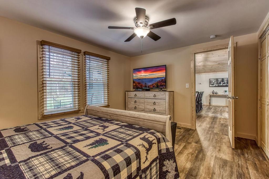 Whispering Winds, Hot Tub, Game Room, Wifi, 1089 Free Tickets Each Paid Day, Dollywood And More Gatlinburg Exterior foto