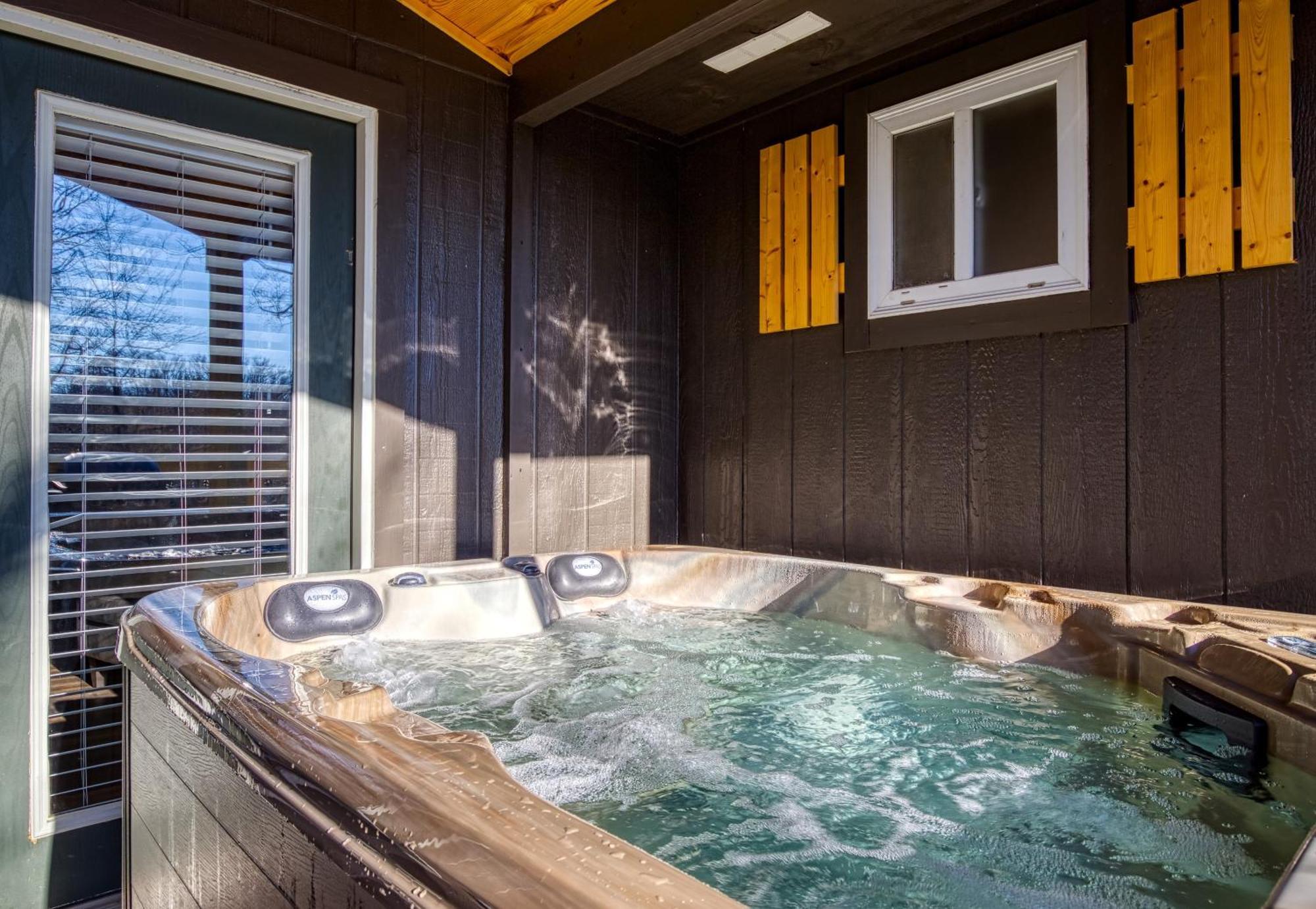 Whispering Winds, Hot Tub, Game Room, Wifi, 1089 Free Tickets Each Paid Day, Dollywood And More Gatlinburg Exterior foto