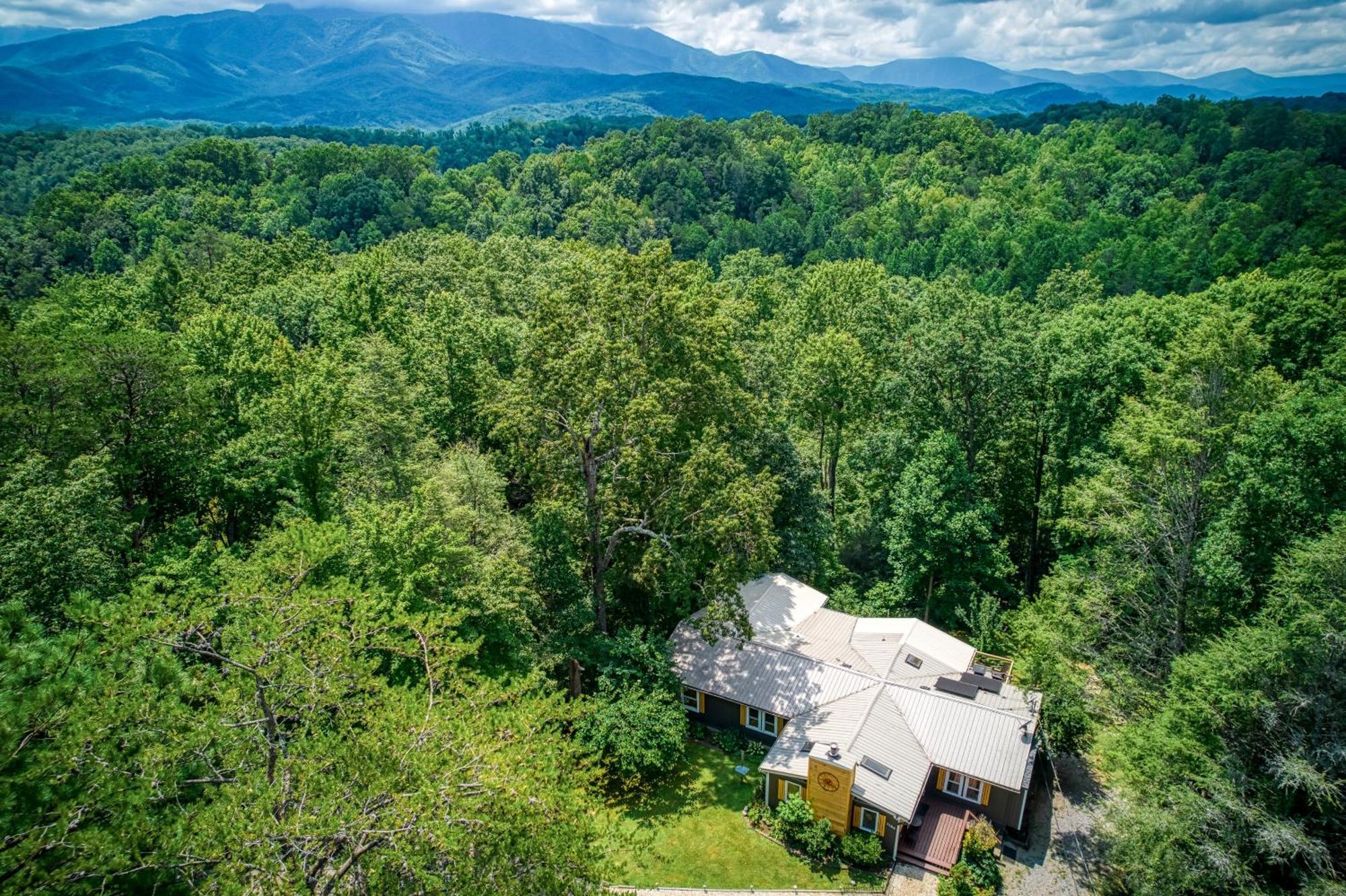 Whispering Winds, Hot Tub, Game Room, Wifi, 1089 Free Tickets Each Paid Day, Dollywood And More Gatlinburg Exterior foto
